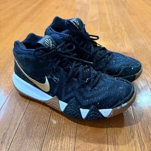 Nike Men’s 9 Kyrie 4 Pitch Blue Mid Top Basketball Shoes Sneakers 943806-403